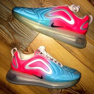 💕 Nike Air Max 720 💕